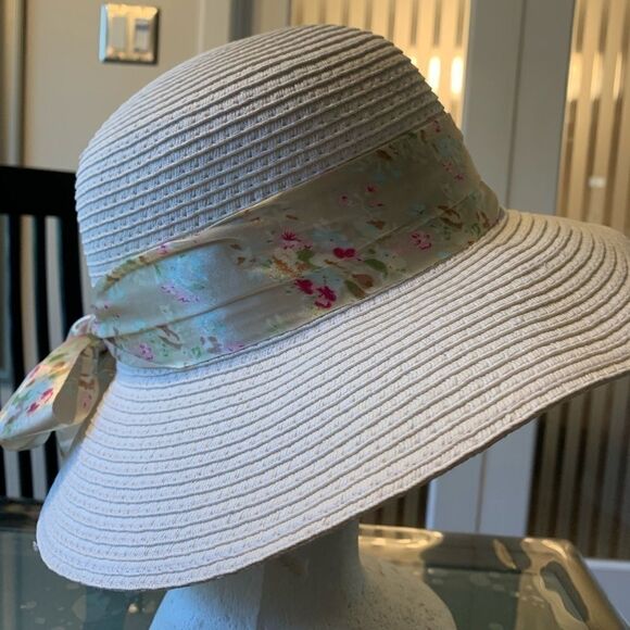 Chic Hat  - Picture 3 of 7